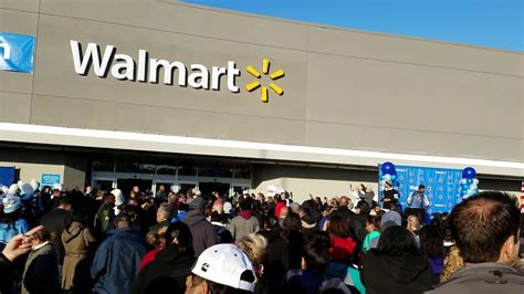 Walmart compton - Apr 17, 2023 · COMPTON, Calif. (KABC) -- Sheriff's deputies in Compton have returned to their patrol duties Monday following a chaotic weekend that involved a series of street takeovers and a mob of looters that ... 